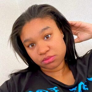 Meet your Posher, Azahnae